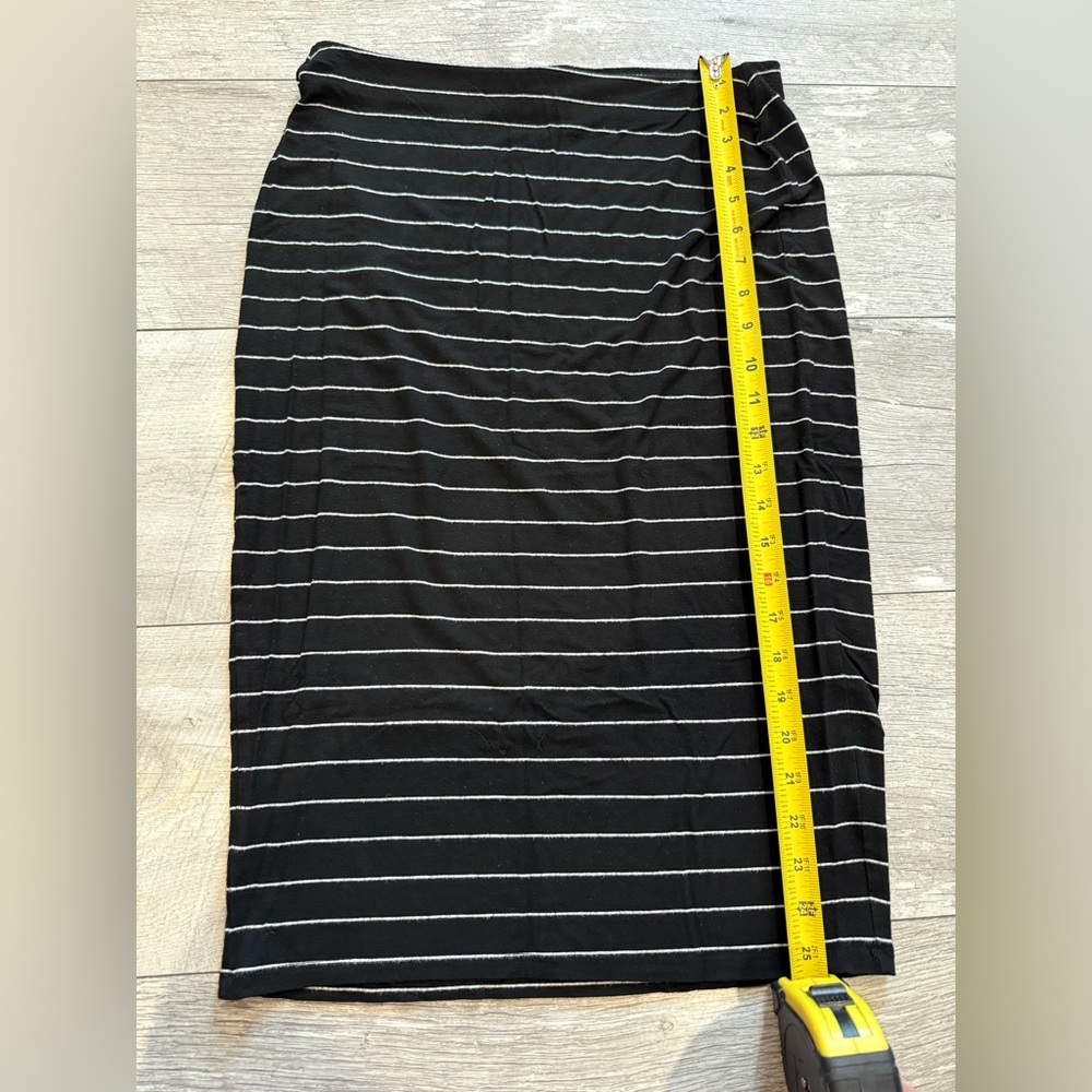 Old Navy Black and White Ruched Pencil Skirt